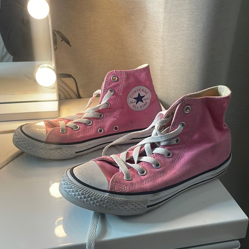 Pink Converse - Picture 1 of 4
